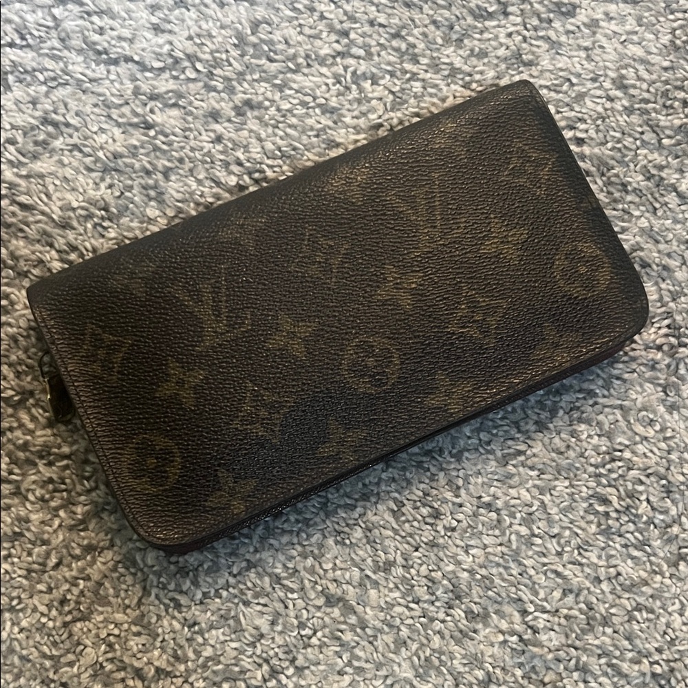 Louis Vuitton Black and Brown Monogram Clutch